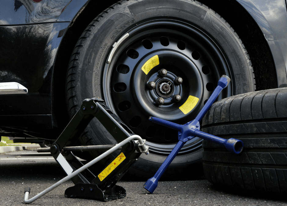 Emergency Tire Change: When and How to Do It Safely | Delray Beach 24/7 Towing